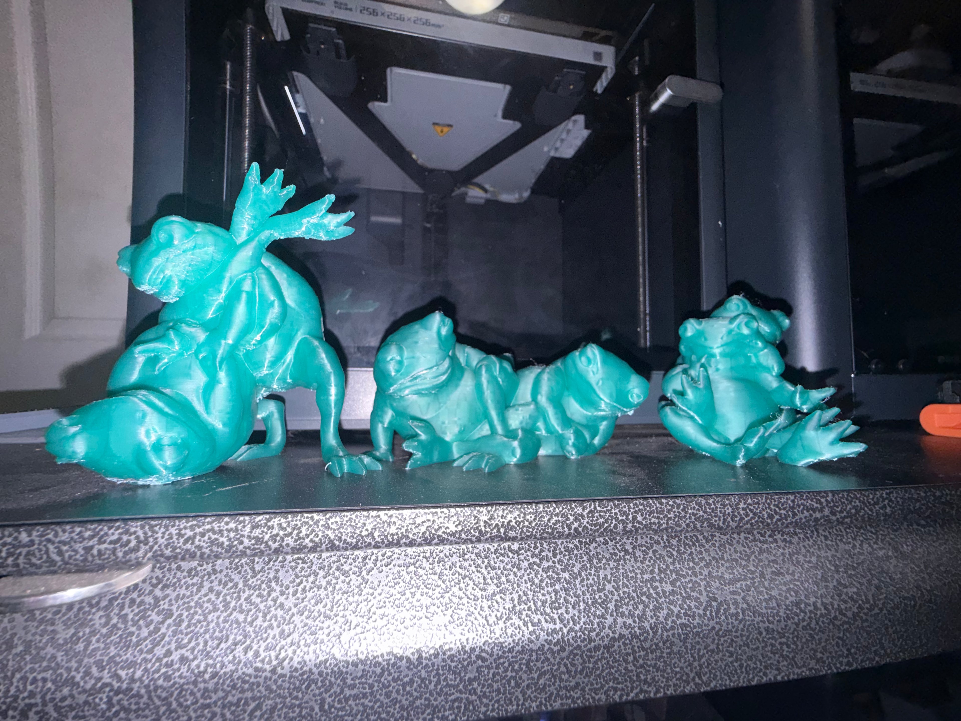 Golden Kaeru Jiujitsu Frog figurines